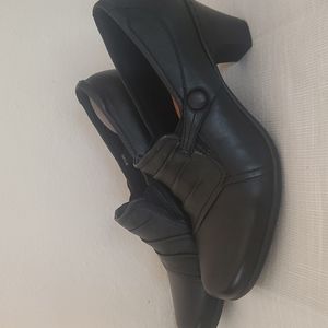 New Balance Black  Leather Pumps Size 8